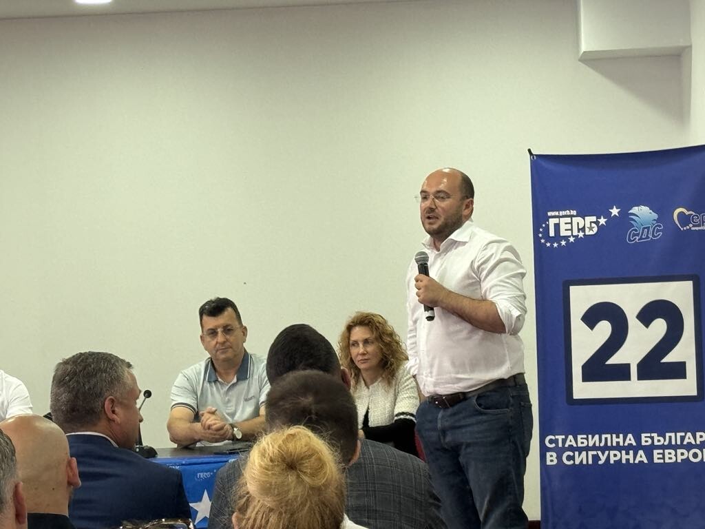 Кандидати от ГЕРБ-СДС към младежи в Пловдив: Вашето бъдеще е наша първа задача. Гласувайте за стабилност!