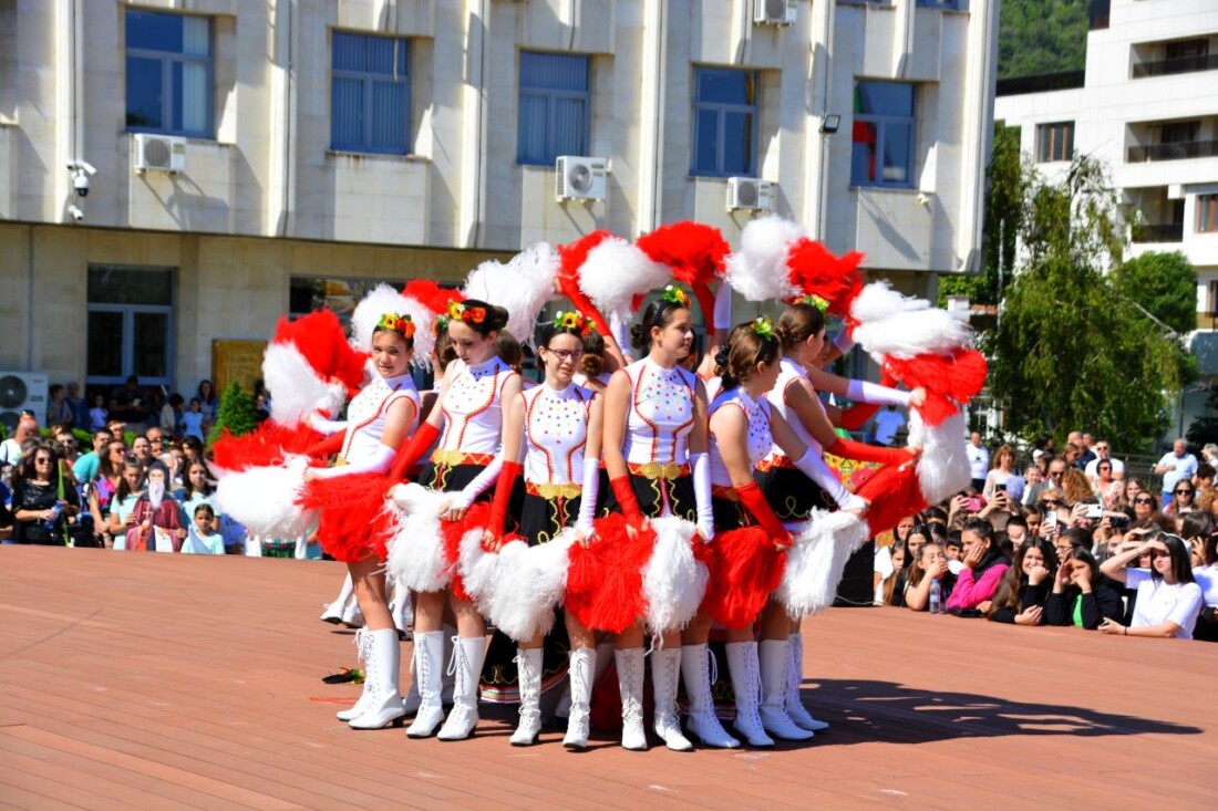 Асеновград отбеляза 24-ти май с детски концерт (СНИМКИ и ВИДЕО)