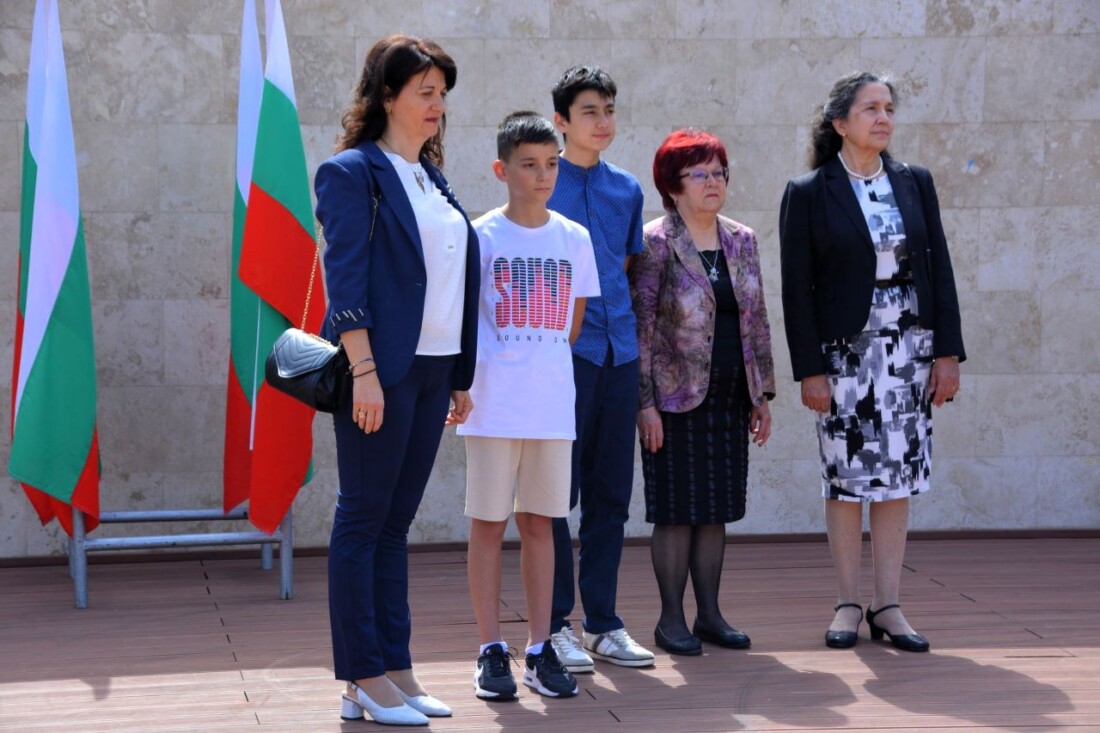 Връчиха званията „Почетен гражданин на Асеновград“ (СНИМКИ)