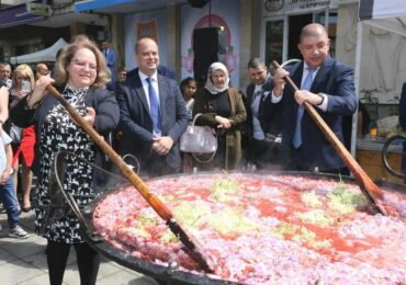 Фестивалът на ягодата в Кричим завърши с атрактивни конкурси (СНИМКИ)