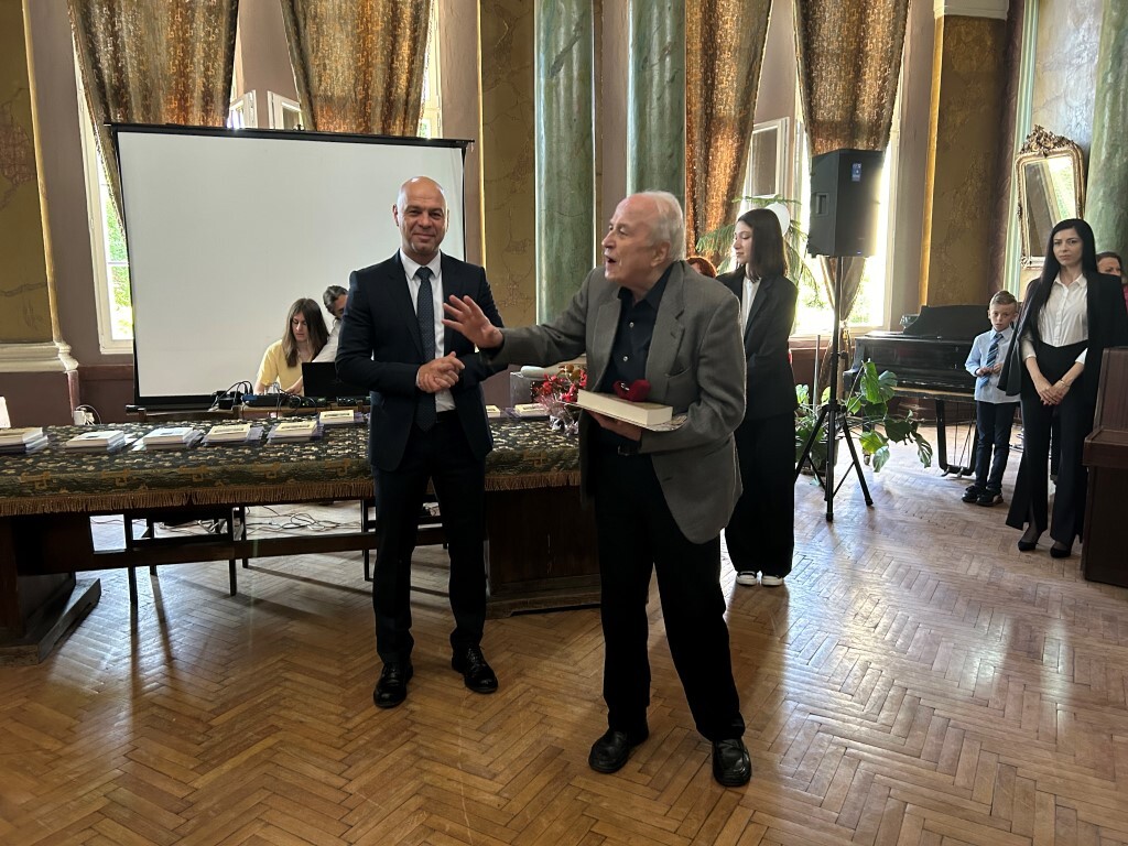 Наградиха изявени преподаватели на церемония в Пловдив (СНИМКИ)