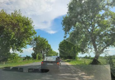 След катастрофа на моторист: Огромно задръстване по пътя Карлово - Пловдив