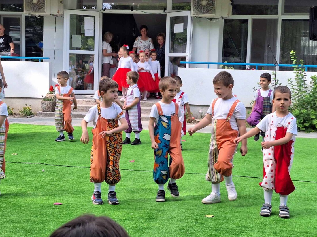 Атанас Кунчев уважи 50-годишния юбилей на детска градина "Светлина" (СНИМКИ)
