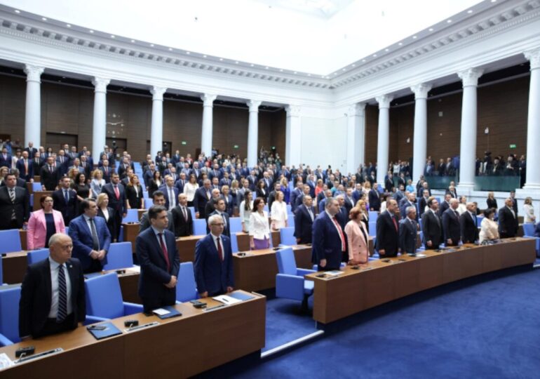 И 50-ият парламент тръгна с фалстарт: Депутатите не избраха председател на НС