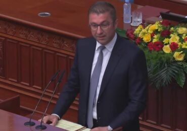 "Българският диктат няма да мине": Мицкоски положи клетва като премиер на РСМ (ВИДЕО)
