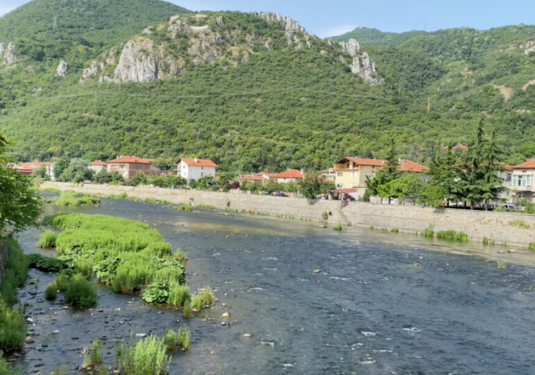 Извънредна ситуация с високи води на река Въча край Кричим