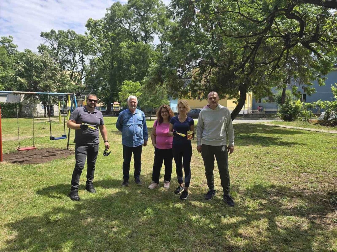 Доброволци от ГЕРБ преобразиха паркове в Пловдив (СНИМКИ)