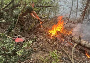 За шести пореден ден: Българската армия оказва помощ в гасенето на пожарите (СНИМКИ)