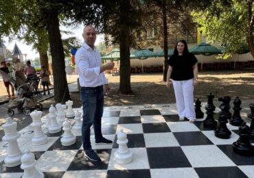 Огромна площадка за шах радва посетителите на Гребната база