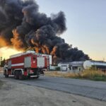 Голям пожар в хале за преработка на пластмаса в София, на място са изпратени химически екип (ВИДЕО)