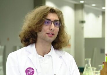 Български ученик е единственият в света с "двойно злато" от Международните олимпиади по химия и биология