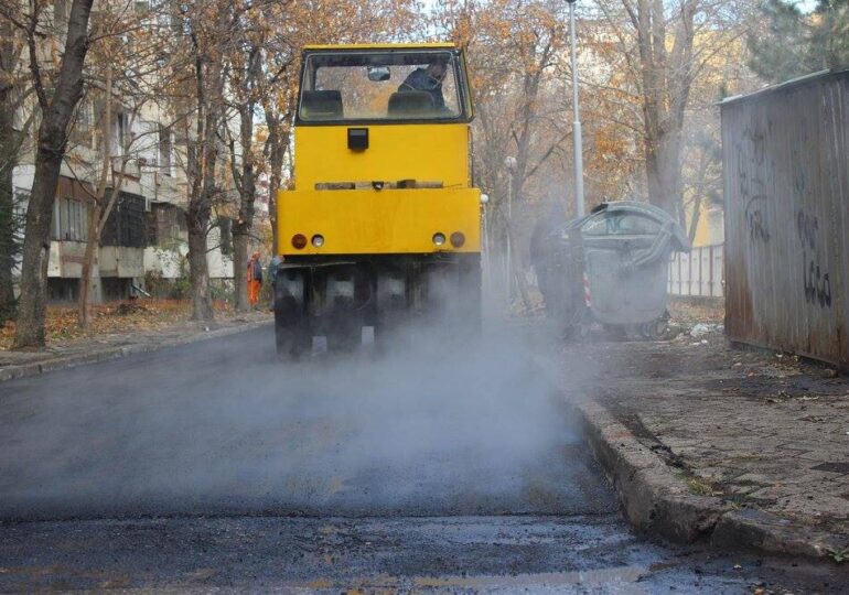 За две нощи: Преасфалтират възлово кръстовище в Пловдив