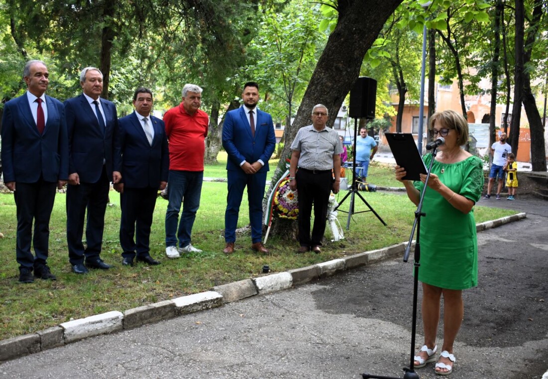 "Силата ни е в единството": Асеновград отбеляза годишнината от Съединението на България (СНИМКИ)