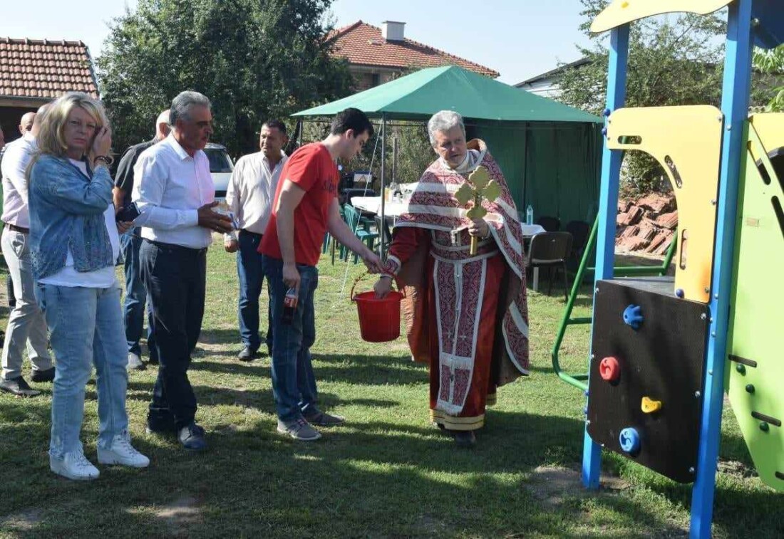 Крислово посрещна Рождество на Пресвета Богородица с обновен храм (СНИМКИ)