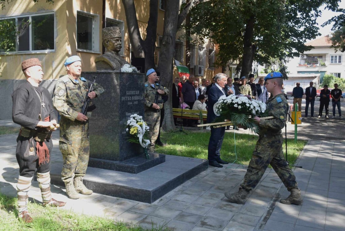 Паметник на капитан Петко войвода бе открит във Войводиново (СНИМКИ)