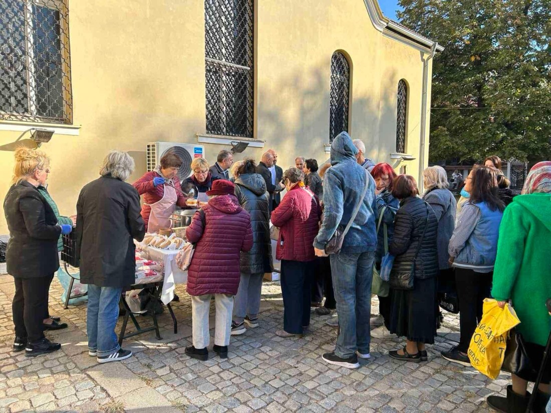 ГЕРБ даде курбани за здраве в районите „Южен“ и „Източен“ (СНИМКИ)