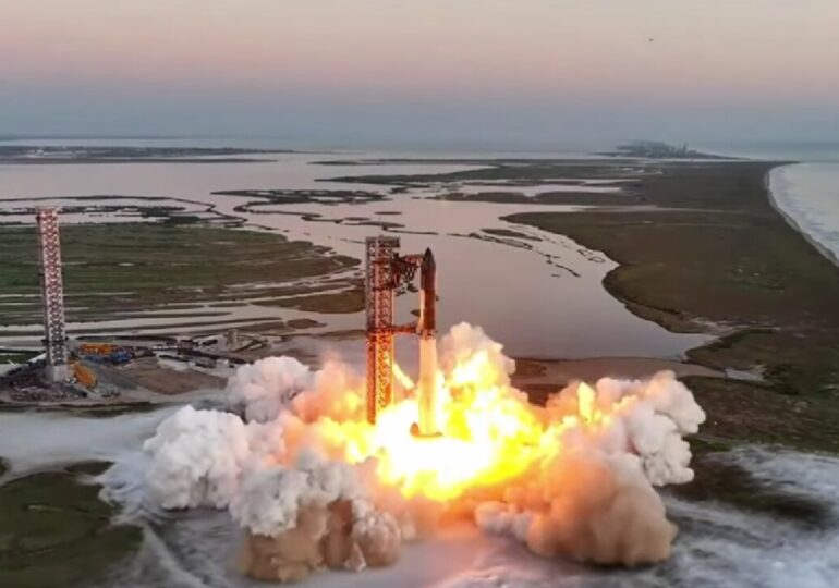 Фотограф засне зашеметяващо ВИДЕО от изстрелването на Starship