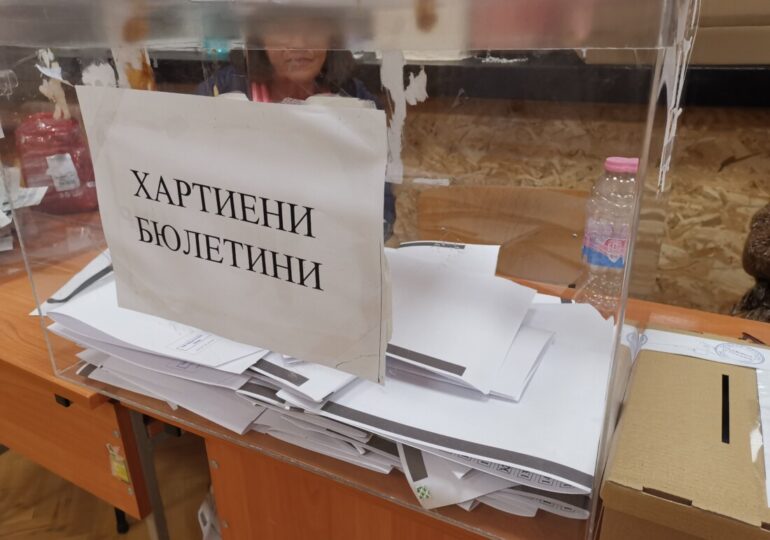 В подготовка за вота: Доставят над половин милион хартиени бюлетини в Пловдив