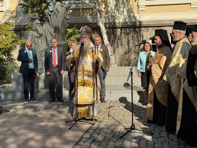 С празнично шествие Пловдив отбеляза Деня на народните будители (СНИМКИ)