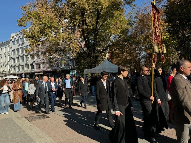 С празнично шествие Пловдив отбеляза Деня на народните будители (СНИМКИ)