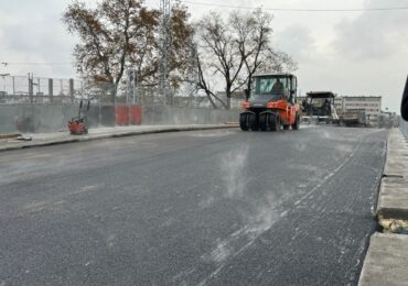 Кметът Костадин Димитров инспектира асфалтирането на Бетонния мост (СНИМКИ)