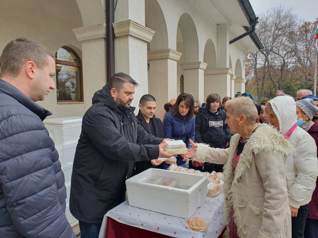 С курбан: ГЕРБ в „Западен“ отбеляза Никулден (СНИМКИ)