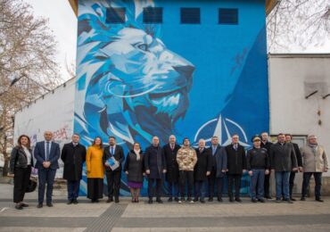 В Пловдив откриха стенопис за 20-атата годишнина членство на България в НАТО (СНИМКИ)