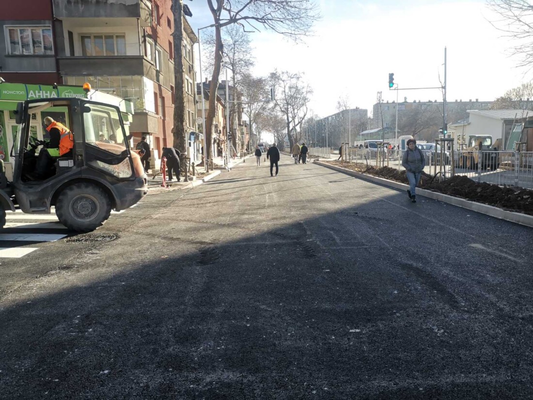 Отварят за движение и улица "Царевец" в Пловдив (СНИМКИ)