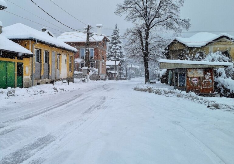 Продължава почистването на пътищата в община Асеновград (ВИДЕО и СНИМКИ)