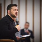 Зеленски за мирния план: Изправени сме пред труден избор - загуба на достойнство или загуба на ключов партньор (ВИДЕО) 1 Зеленски за мирния план: Изправени сме пред труден избор – загуба на достойнство или загуба на ключов партньор (ВИДЕО)