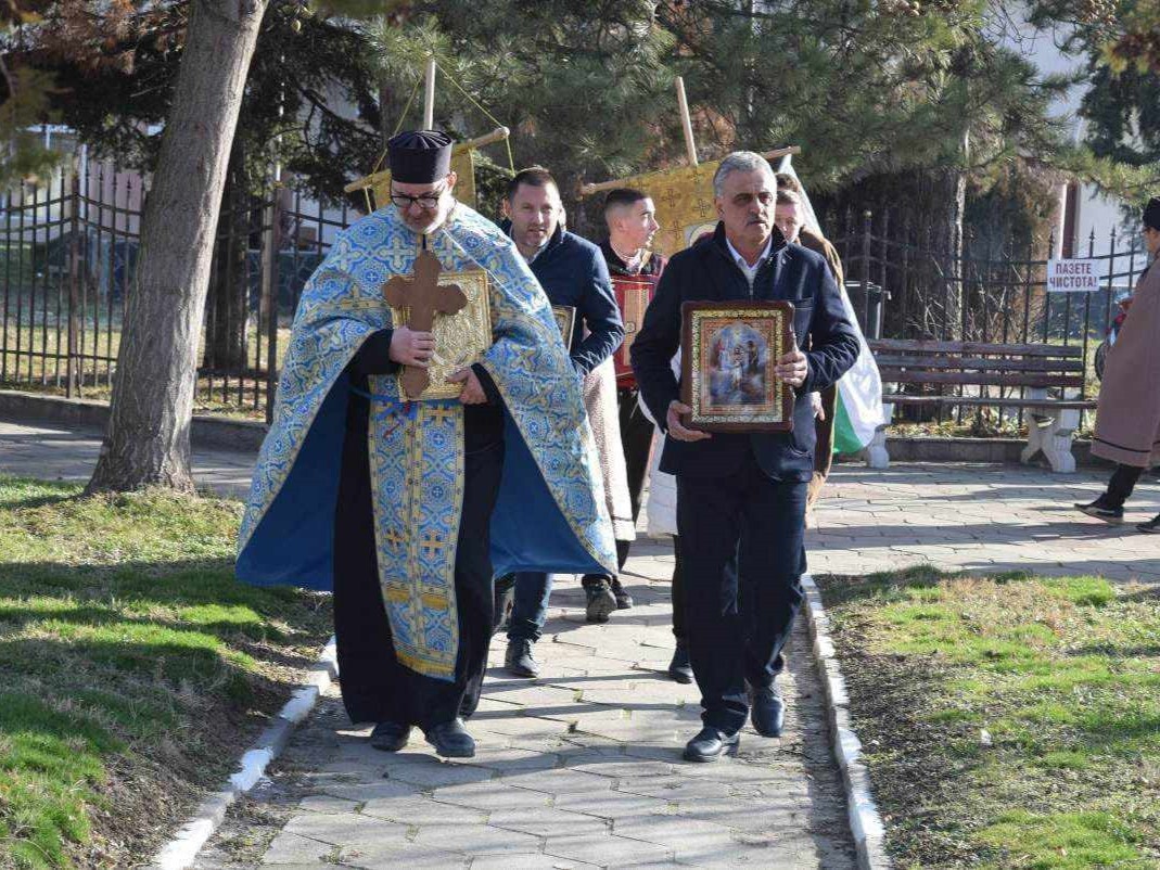 Димитър Иванов поведе литийното шествие на Богоявление (СНИМКИ)