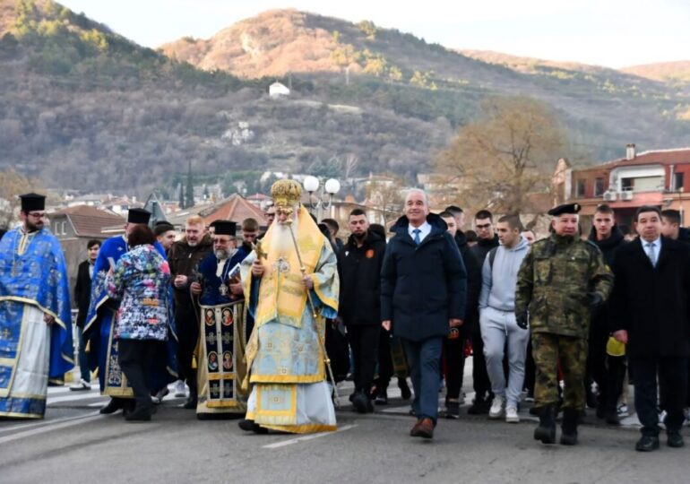 32-годишен спаси богоявленския кръст в Асеновград (СНИМКИ)