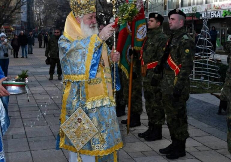 32-годишен спаси богоявленския кръст в Асеновград (СНИМКИ)