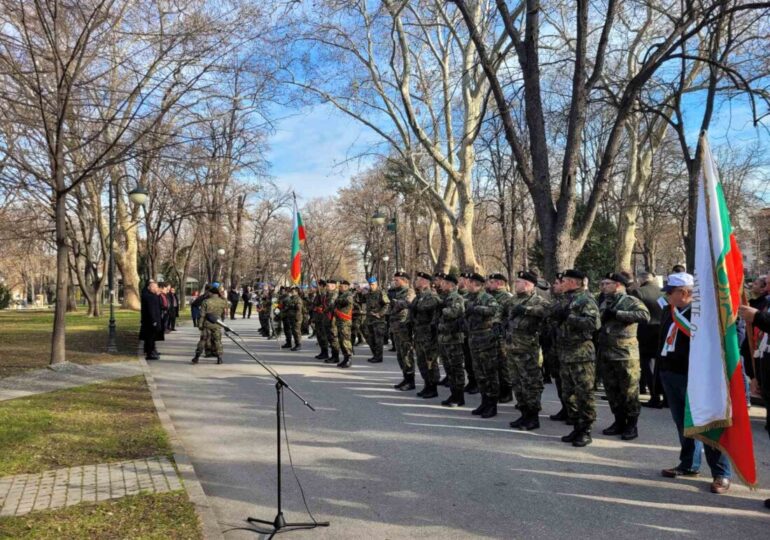 177 години от рождението на Христо Ботев: Пловдив се поклони пред героя (СНИМКИ)