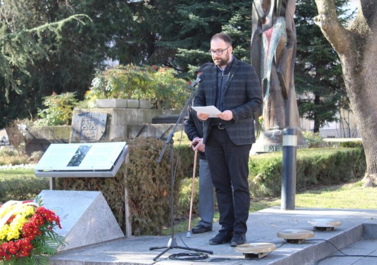 "Нацията помни този срамен период": Пловдив отдаде почит към жертвите на комунизма (СНИМКИ)