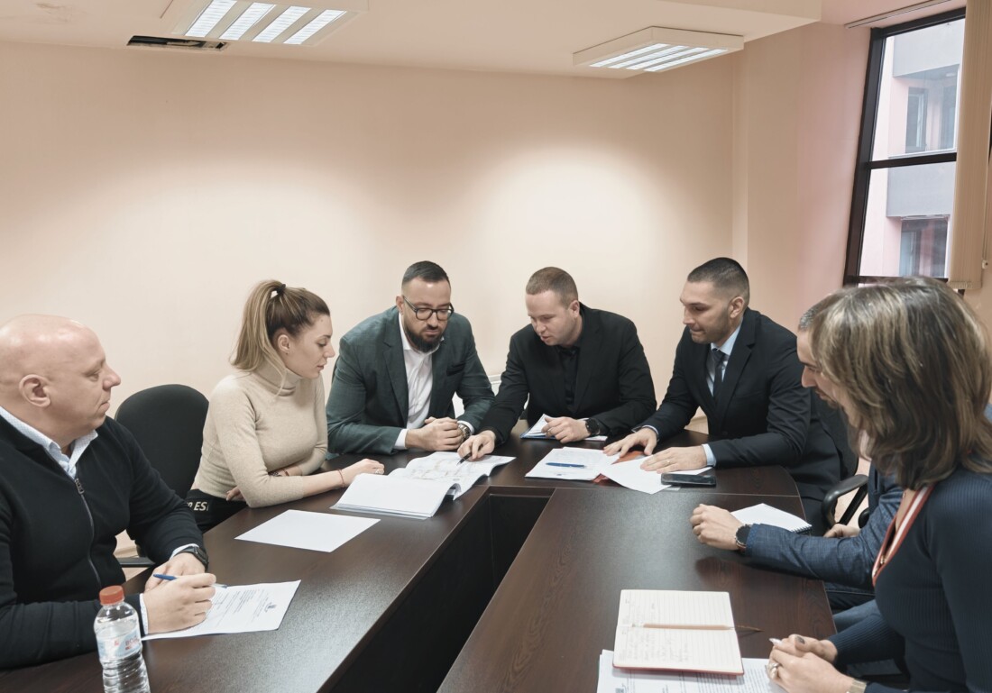 Подобряване на паркирането и нови системи за контрол обсъдиха в район "Тракия"