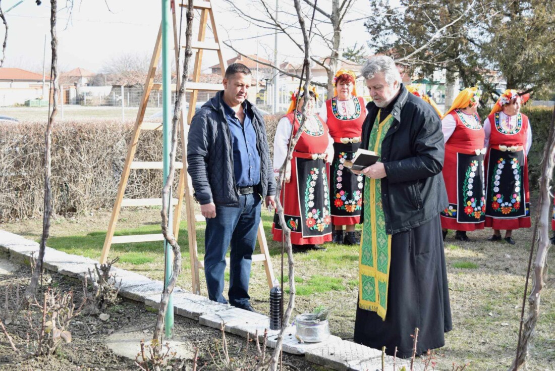 В Крислово и Войводиново празнуваха Трифон Зарезан с конкурси (СНИМКИ)