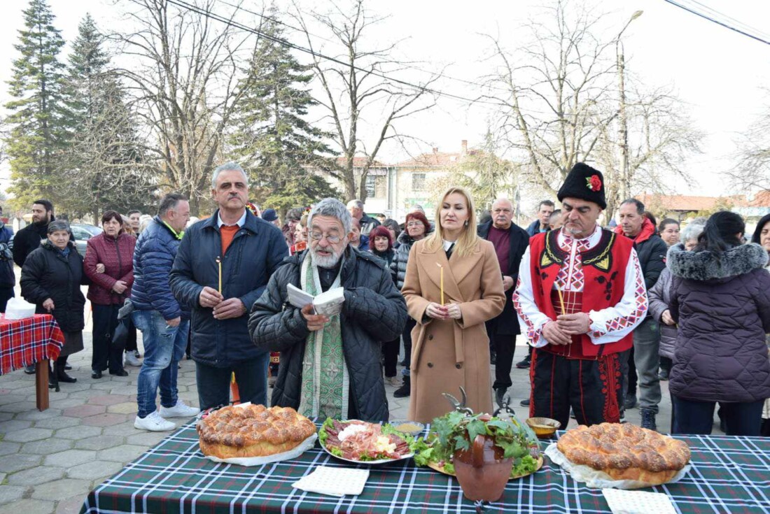 Кметът на Община Марица заряза лозите на Трифон Зарезан в Рогош, Труд и Маноле (СНИМКИ)