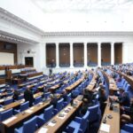 Депутатите замразиха заплатите си: Вижте какво е сумата 17 Депутатите замразиха заплатите си: Вижте какво е сумата