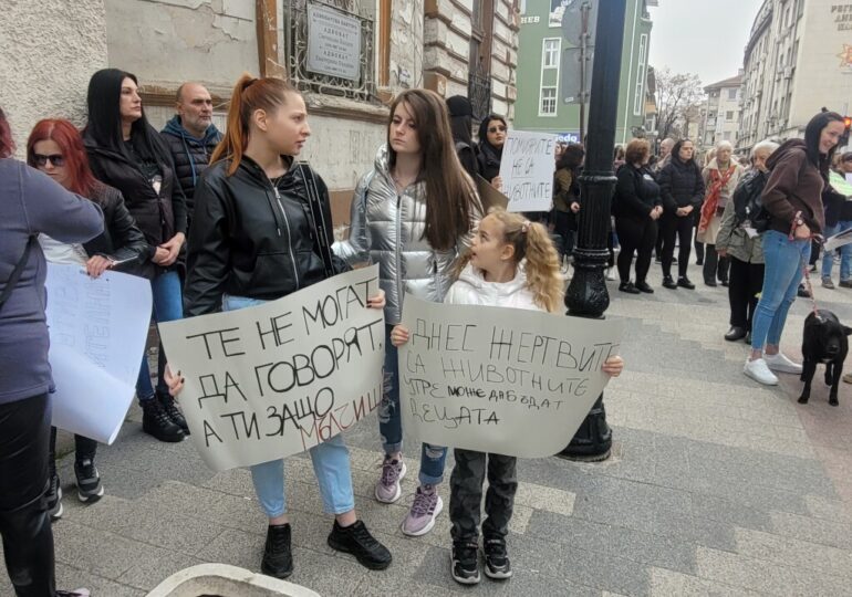 "Те нямат глас, но ти имаш": Пловдив на протест срещу насилието над животни (ВИДЕО и СНИМКИ)