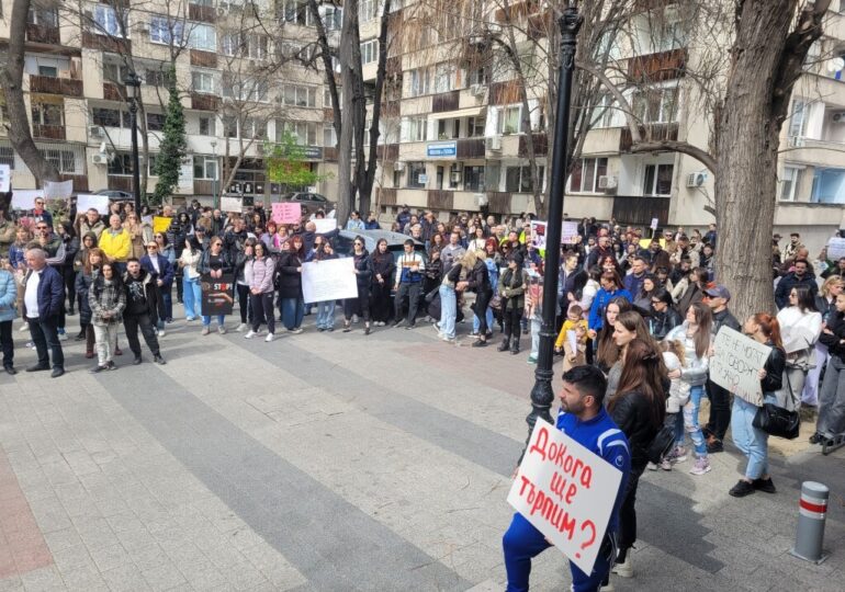 "Те нямат глас, но ти имаш": Пловдив на протест срещу насилието над животни (ВИДЕО и СНИМКИ)