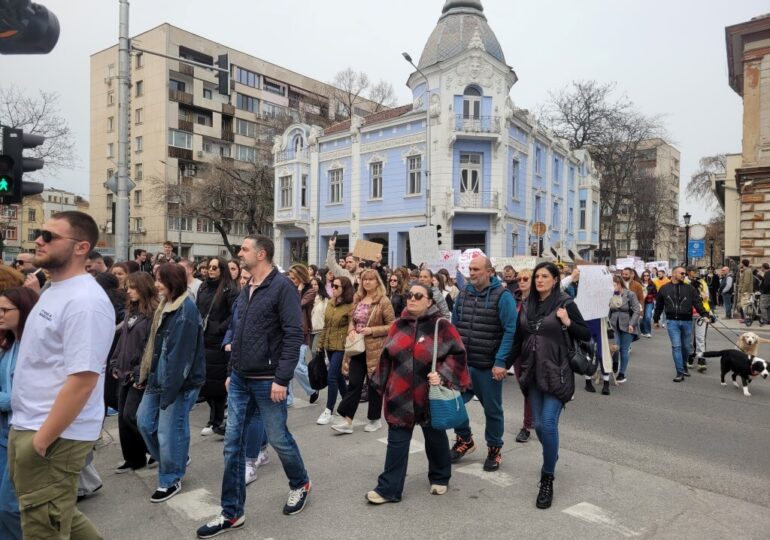 "Те нямат глас, но ти имаш": Пловдив на протест срещу насилието над животни (ВИДЕО и СНИМКИ)