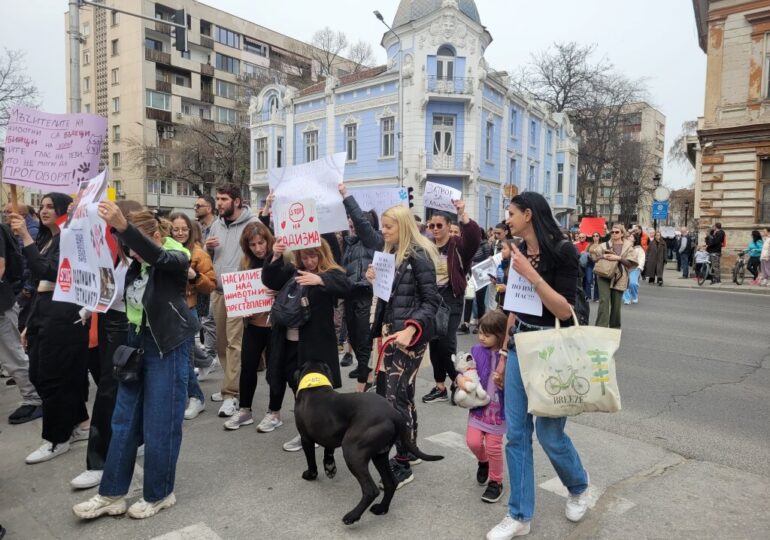 "Те нямат глас, но ти имаш": Пловдив на протест срещу насилието над животни (ВИДЕО и СНИМКИ)