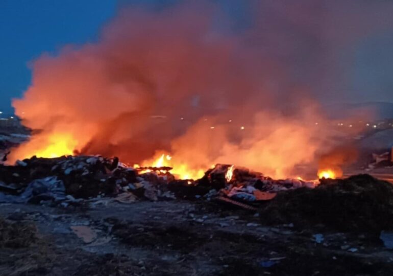 Кошмарно дежурство за пожарникарите в Пловдив: Пламнаха отпадъци в "Изгрев" (СНИМКИ)