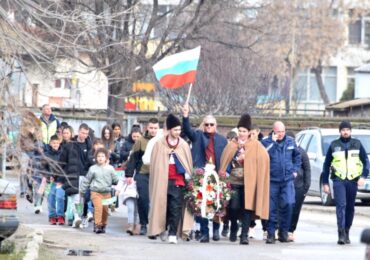 Костиево отбеляза 3 март с патриотично шествие (СНИМКИ)