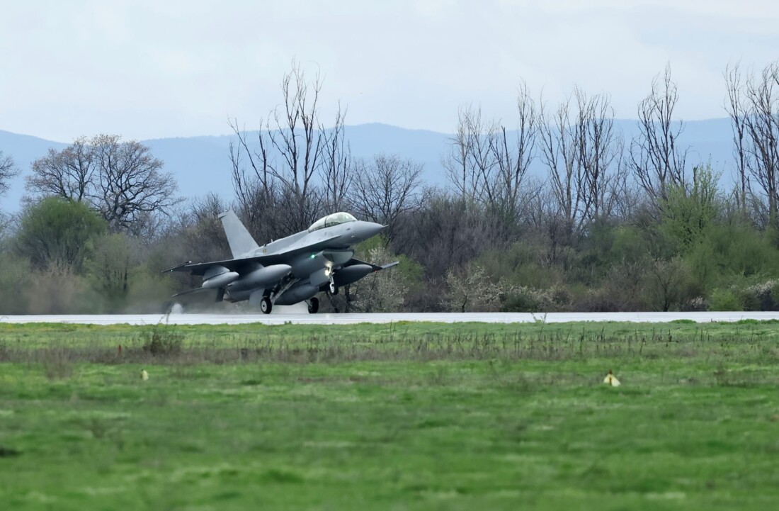Командирът на ВВС: След кацането на F-16 е констатирано отклонение в работата на една от системите