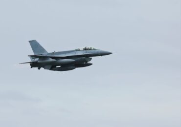 Вторият изтребител F-16 пристига днес в България (ВИДЕО)
