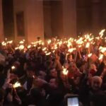 Благодатният огън се спусна в храма в Йерусалим (ВИДЕО)