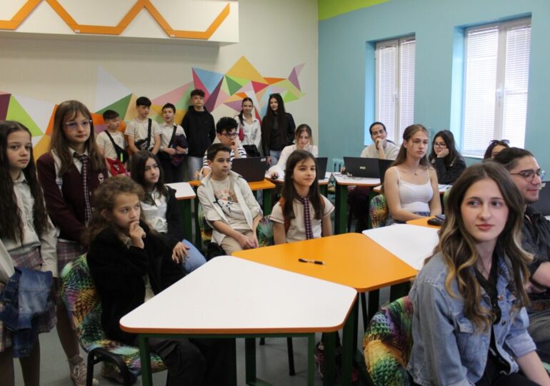 С интересна и занимателна програма НГСЕИ посрещна многобройни гости (СНИМКИ)