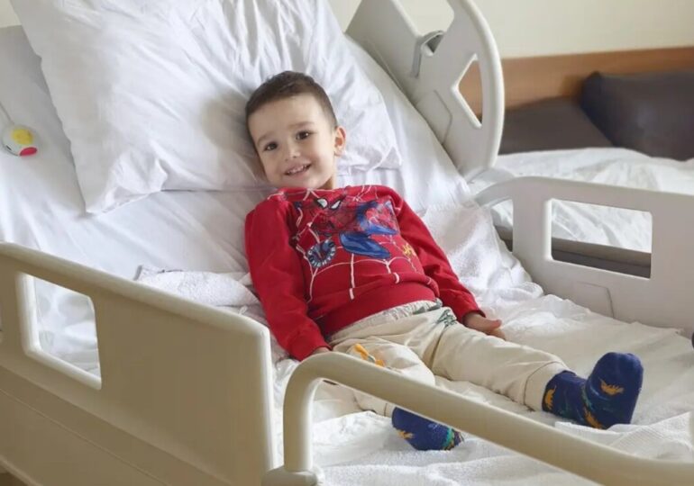 Малкият Боян се бори с коварно заболяване, да му помогнем